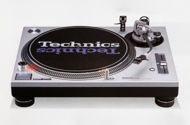 レコードプレーヤー Technics SL-1200MK3など